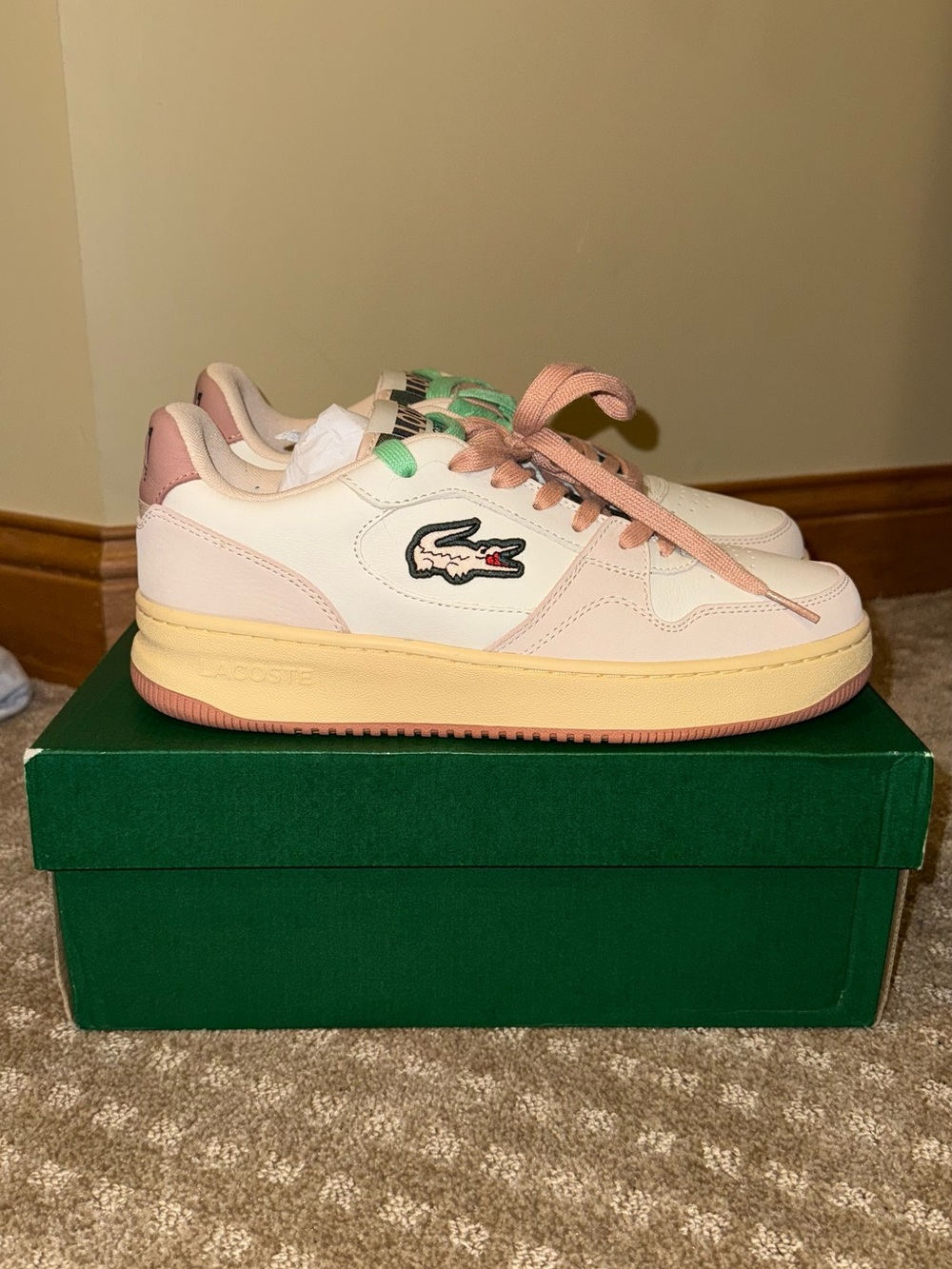 NWT Lacoste womens Low-Top Sneakers in Cream & Pink